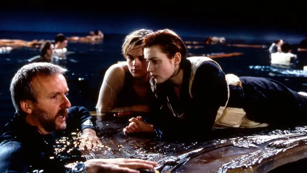 James Cameron dirigiendo el Titanic