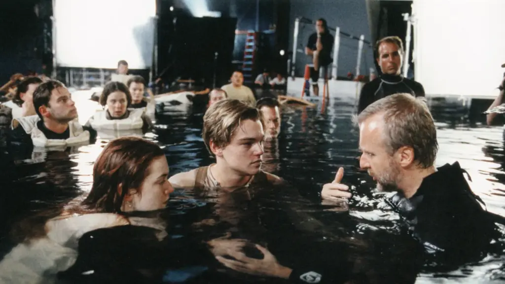 James Cameron dirigiendo el Titanic