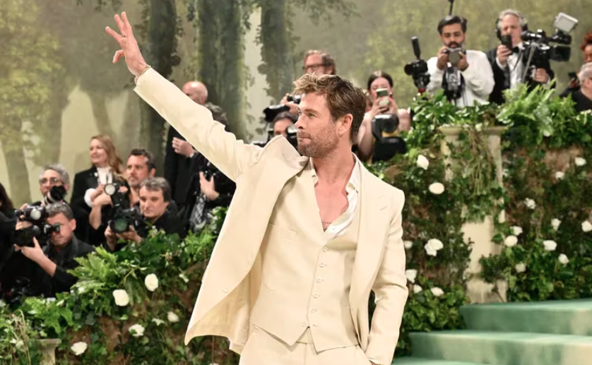 Chris Hemsworth y Elsa Pataky Desafían las Reglas de la Met Gala con una Noche de Selfies y Elegancia