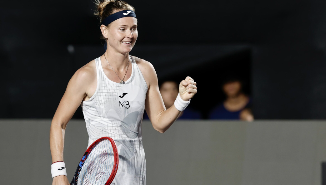 Bouzkova Avanza con Autoridad en el GDL Open AKRON Tras Superar a Eala