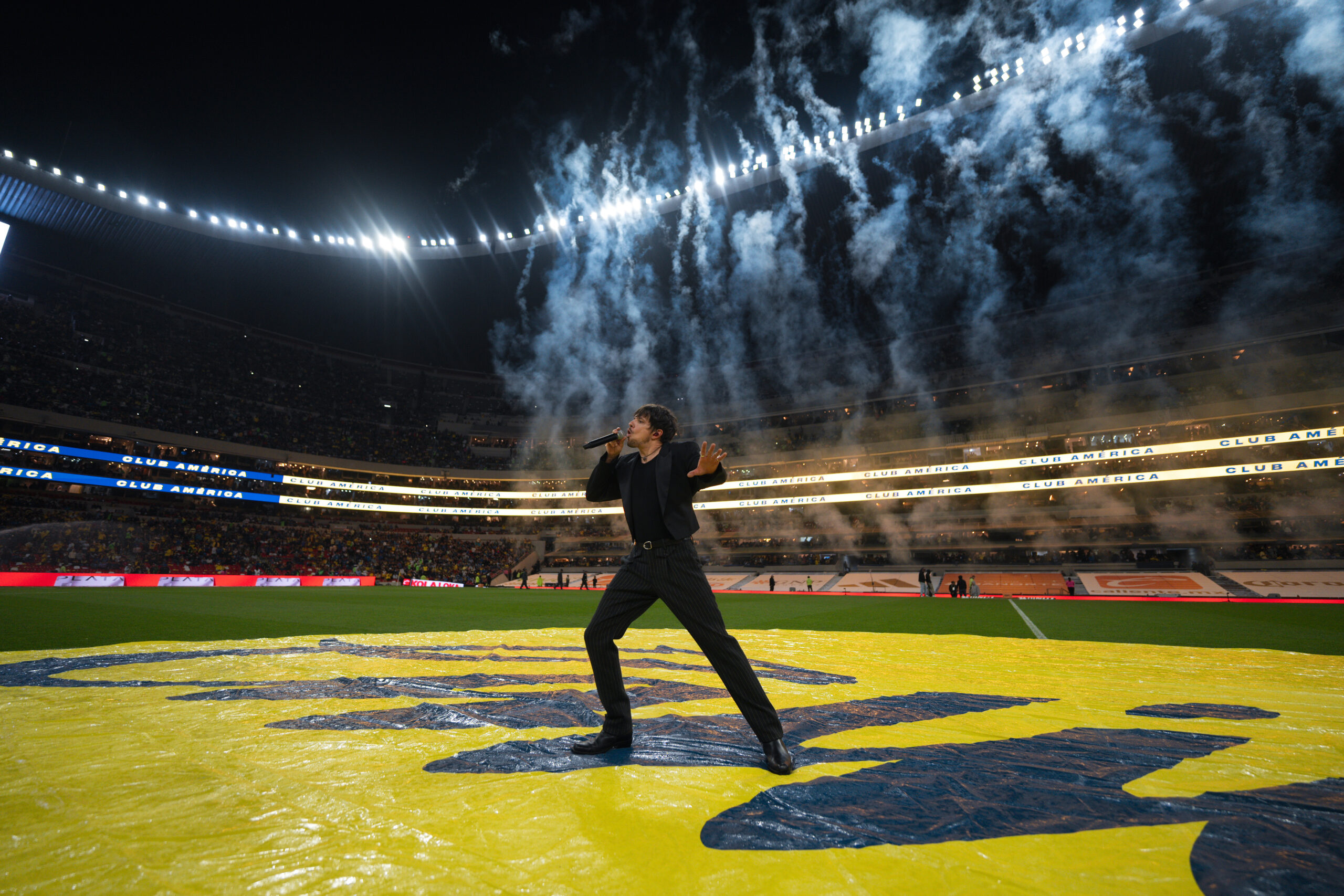 Lasso conquista el Estadio Banorte y firma una noche histórica entre música y futbol en México