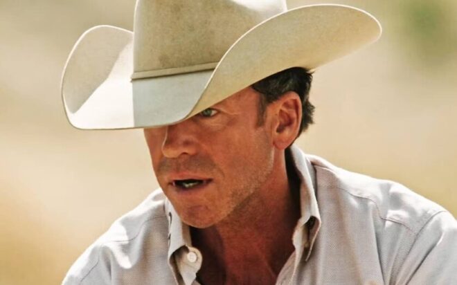 Taylor Sheridan: La vida del creador de «Yellowstone» se fusiona con la ficción