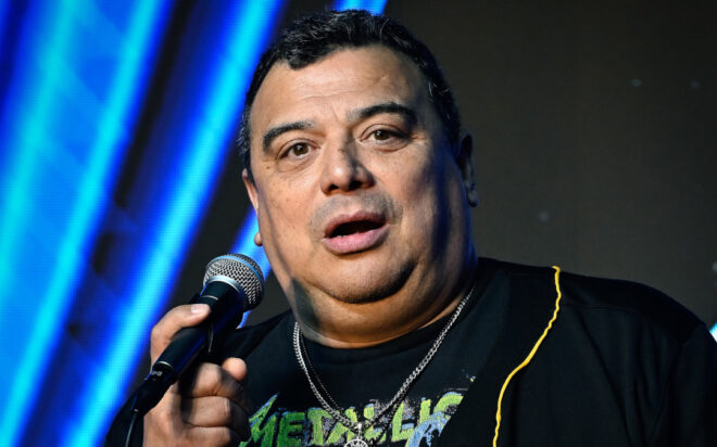 Carlos Mencia enfrenta cargos por evasión fiscal y posible década en prisión