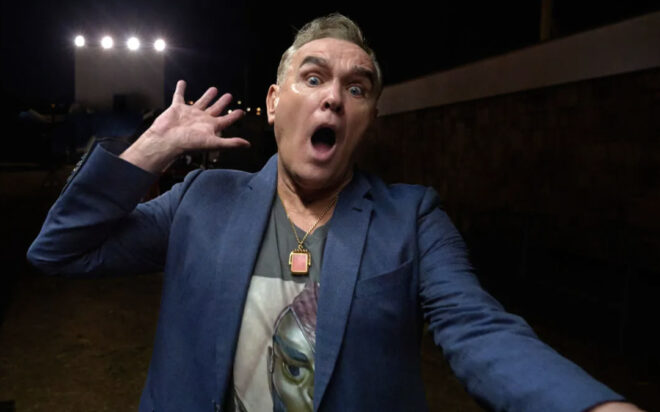Morrissey exige la eliminación de publicación satírica tras identificar suplantadores