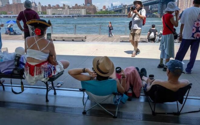 Ola de calor extrema altera festejos del 4 de julio en Estados Unidos