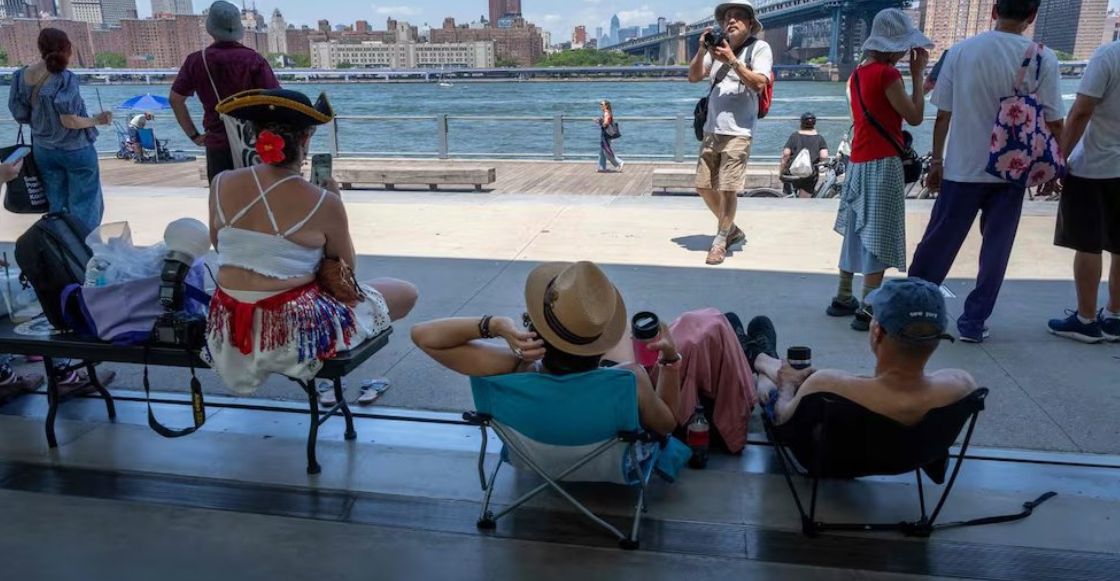 Ola de calor extrema altera festejos del 4 de julio en Estados Unidos