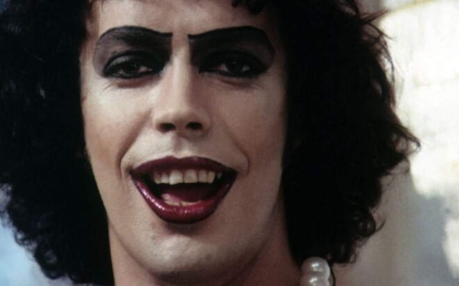 Fallece Tim Curry a los 80 años, leyenda del horror y el cine de culto