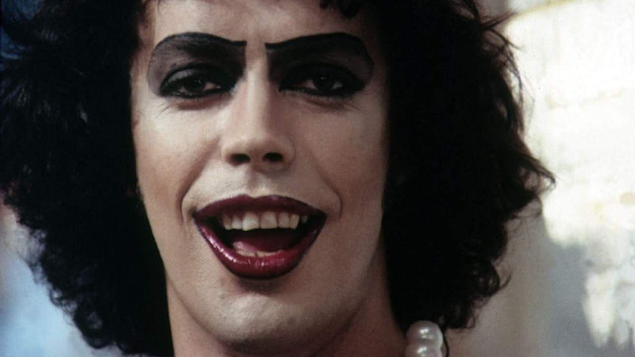Fallece Tim Curry a los 80 años, leyenda del horror y el cine de culto