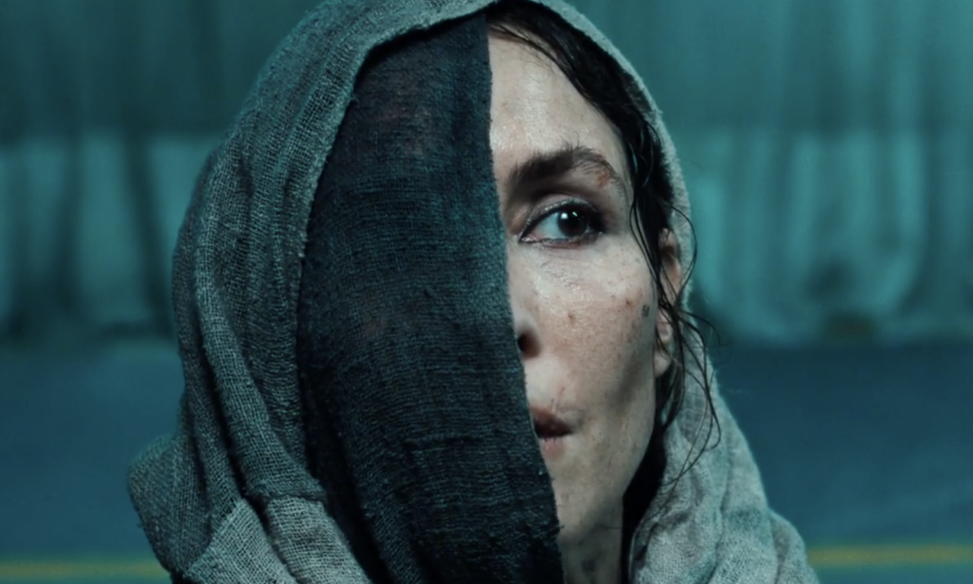 Noomi Rapace es la Bruja Cibernética en ‘Hot Spot’