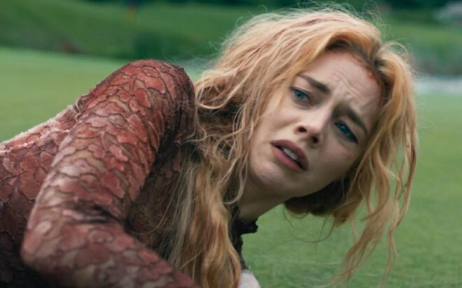 Samara Weaving protagoniza película de avispas asesinas