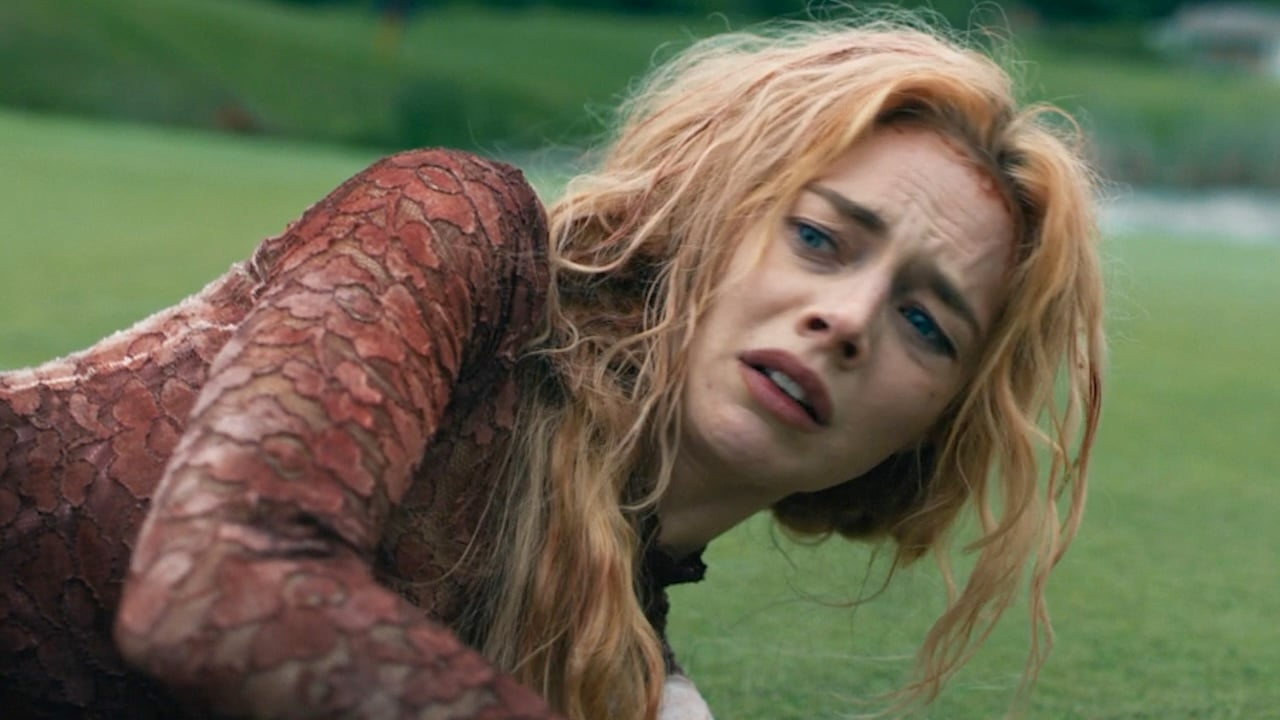 Samara Weaving protagoniza película de avispas asesinas