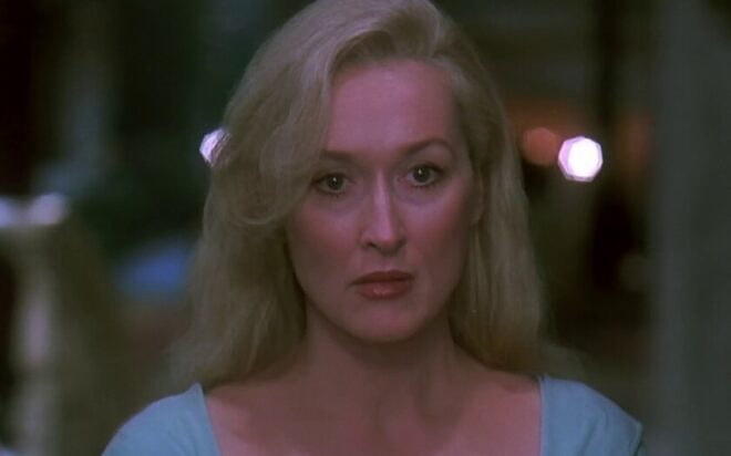 Meryl Streep odió rodar esta comedia de terror, pero es un clásico