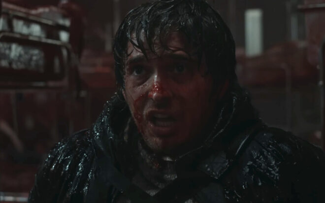 Zach Cregger y la sangre en Barbarian: un compromiso sin límites