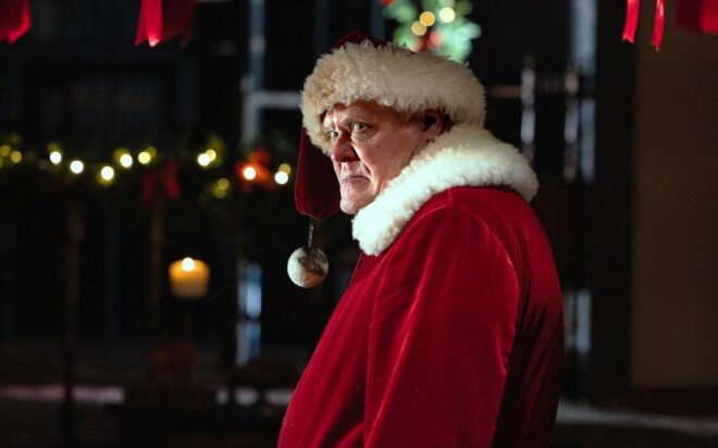 Shudder estrena comedia de vampiros navideños ‘Red Snow’