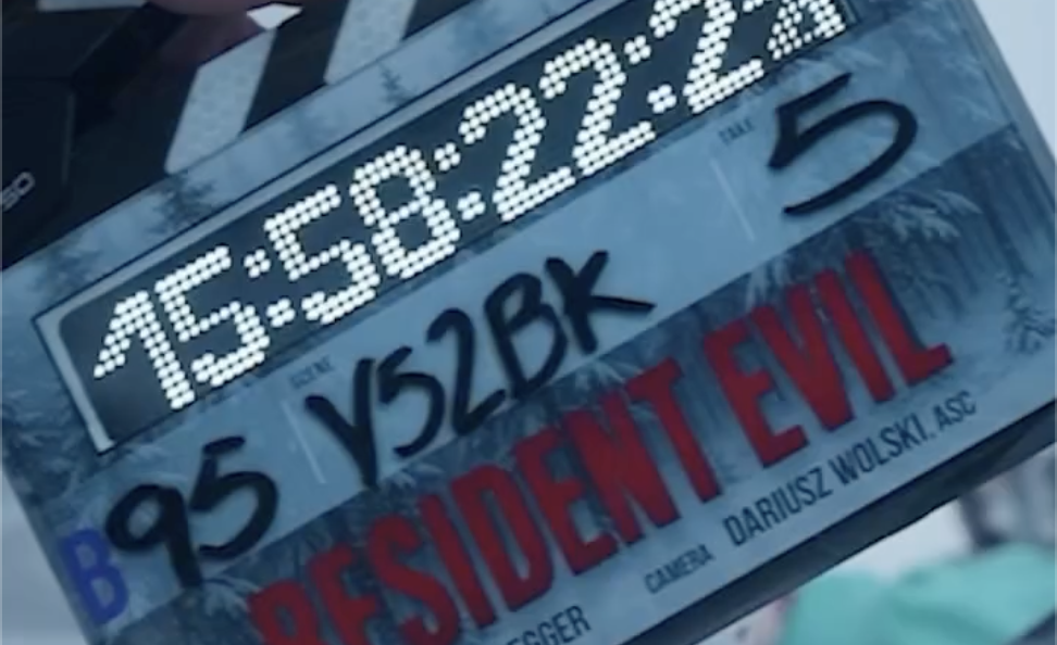 Un vistazo sangriento: Zach Cregger en el set de Resident Evil: Welcome to Raccoon City