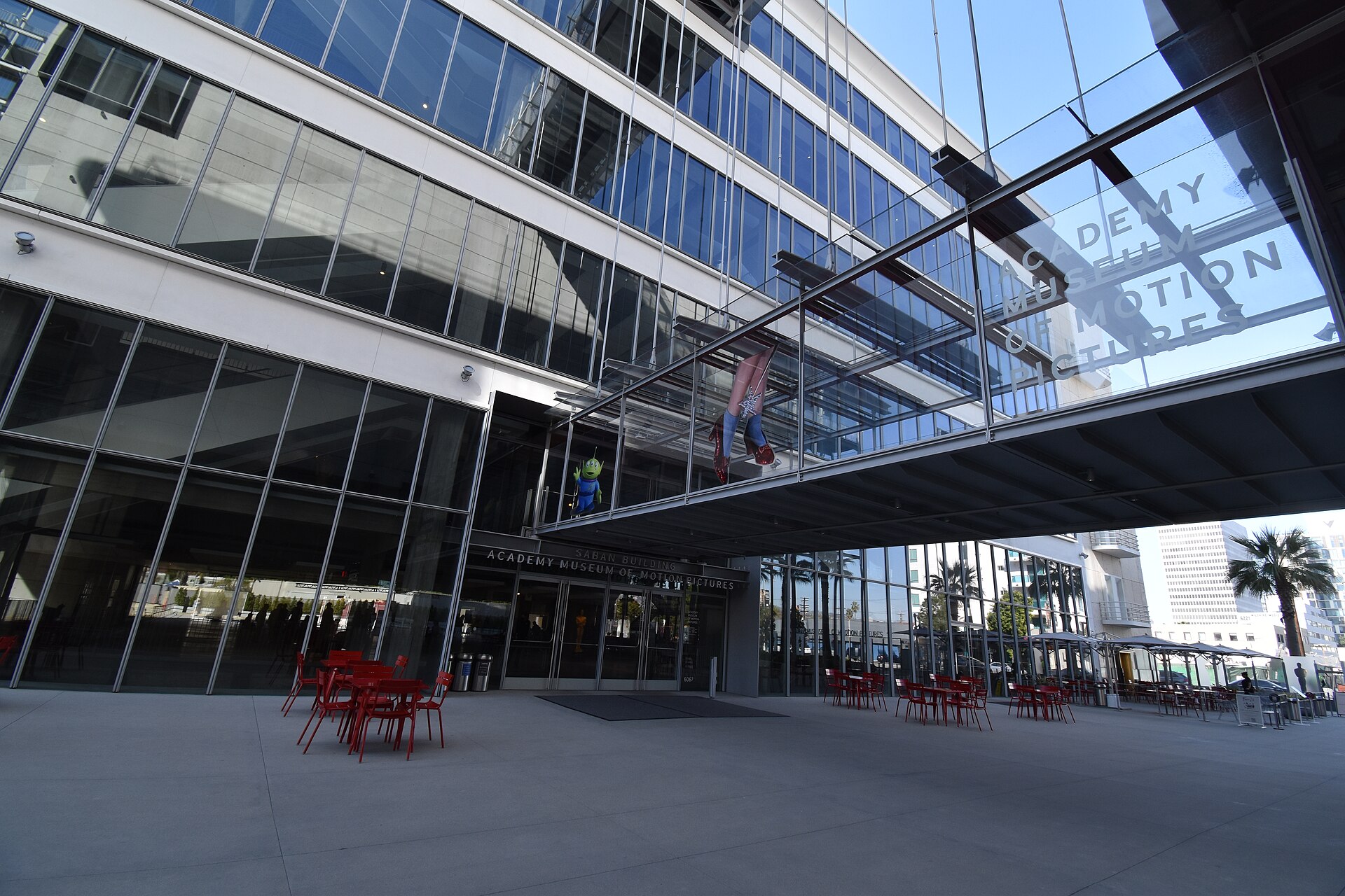 Exterior del Academy Museum of Motion Pictures, donde Tom Cruise presentó Digger de Tom Cruise
