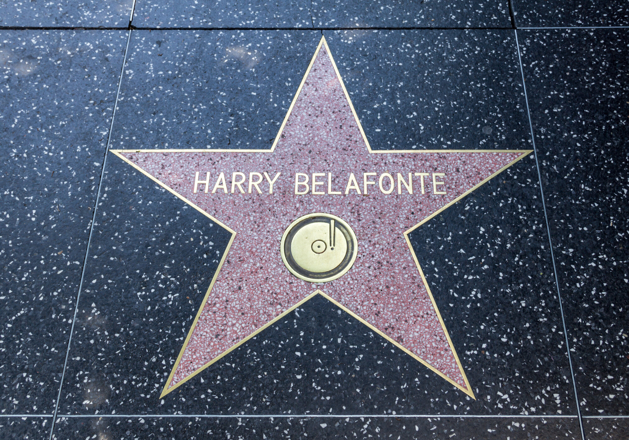 Hollywood Boulevard, referencia de la industria del entretenimiento donde se producen ambas series