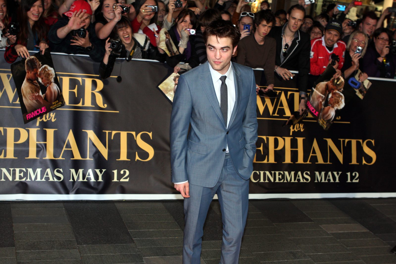 Robert Pattinson en una alfombra roja