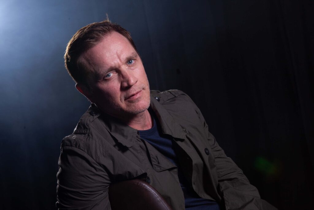 Devon Sawa, de ídolo juvenil a ícono del horror, conducirá los FANGORIA Chainsaw Awards 2026