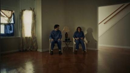 Little Doors: Romance postapocalíptico que se ahoga en drama