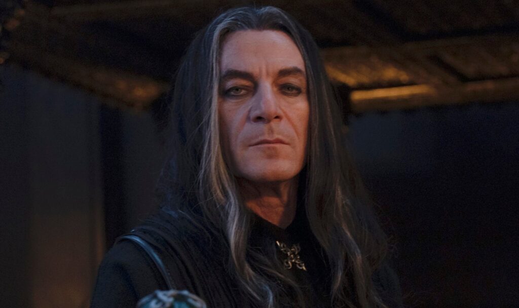 Jason Isaacs se transforma en un vampiro punk-rock en el tráiler de Vampire Carnival