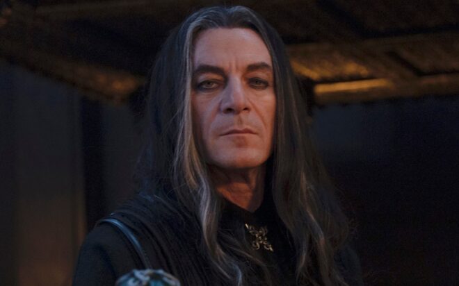 Jason Isaacs se transforma en un vampiro punk-rock en el tráiler de Vampire Carnival