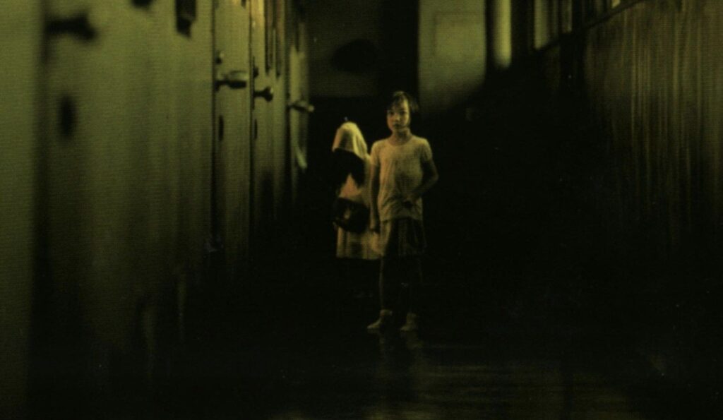 La Inquietante Película Dark Water, Clásico del Terror Asiático, Perfecta para Octubre