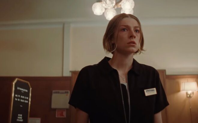 Hunter Schafer se une a la directora de La primera profecía en un film de vampiros