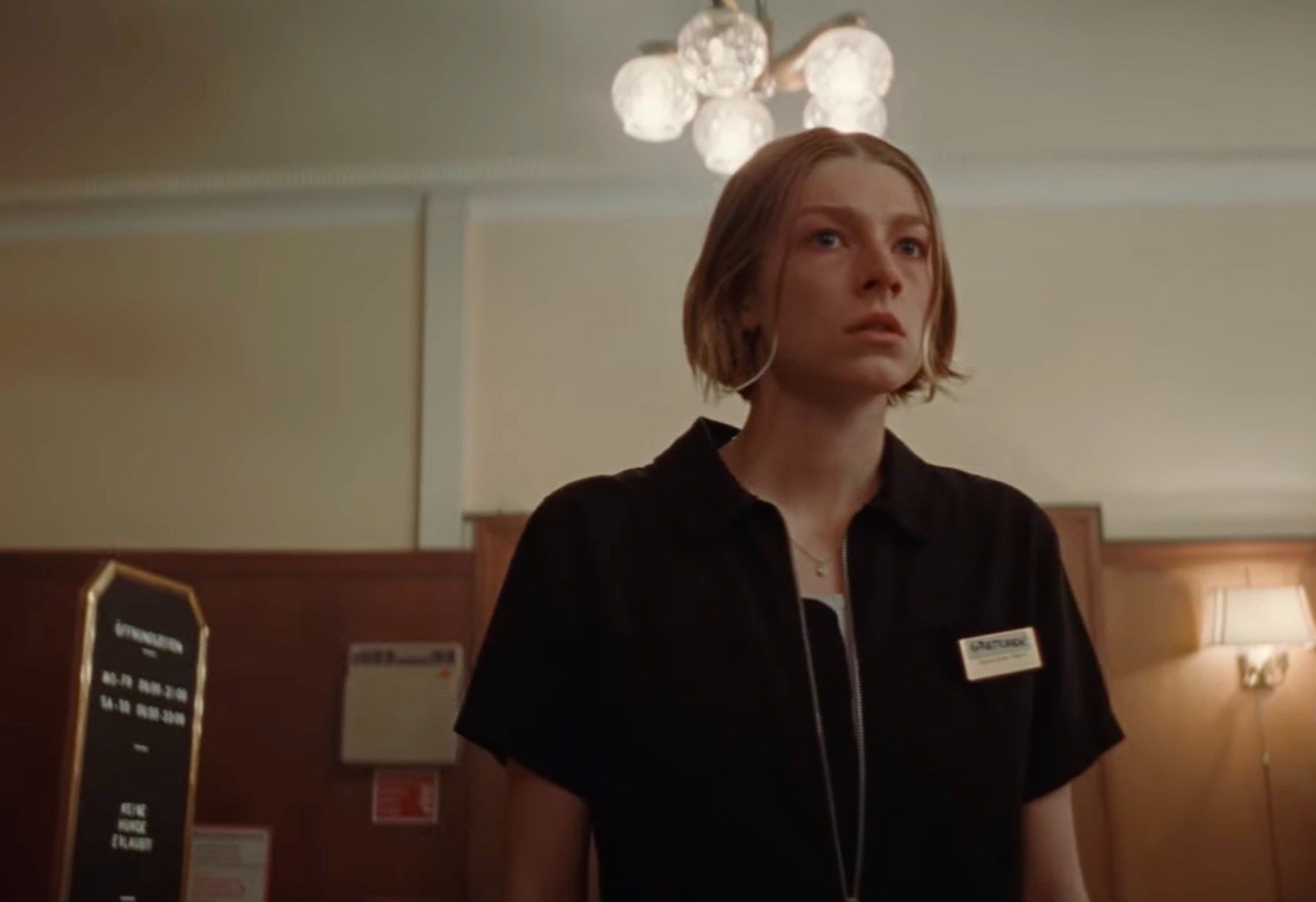 Hunter Schafer se une a la directora de La primera profecía en un film de vampiros