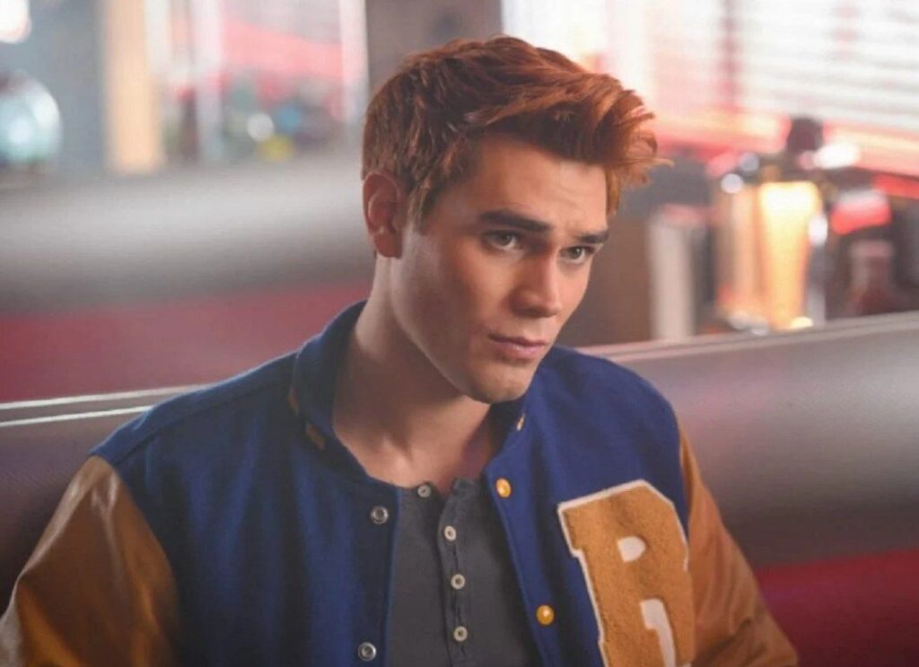 Cole Sprouse busca revivir a Jughead en la serie zombi Afterlife with Archie para Disney+