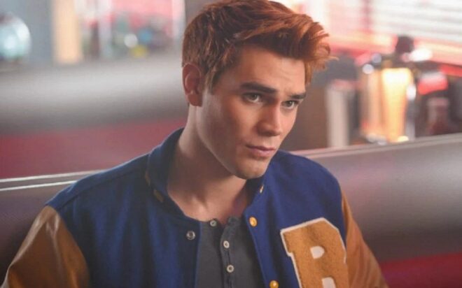 Cole Sprouse busca revivir a Jughead en la serie zombi Afterlife with Archie para Disney+